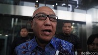 Ta-gop enggan menjelaskan mengenai pemeriksaannya di KPK. Ia malah melontarkan candaan ingin menikah lagi ketika dicecar oleh wartawan perihal pemeriksaannya.