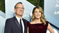 Tom Hanks dan sang istri Rita Wilson membuat publik terkejut usai mengakui positif terinfeksi virus Corona pada 12 Maret. Stewart Cook/Getty Images