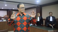Perbuatan terdakwa dinyatakan melanggar Pasal 12 huruf c dan Pasal 3 Undang-Undang Nomor 8 Tahun 2010 tentang Pencegahan dan Pemberantasan Tindak Pidana Pencucian Uang juncto Pasal 55 Ayat (1) ke-1 KUHP juncto Pasal 65 Ayat (1) KUHP.
