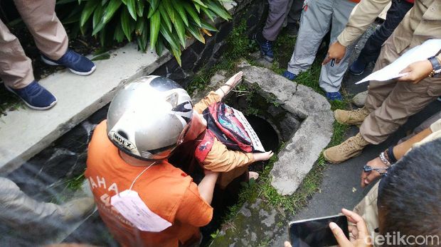Rekonstruksi Ayah Bunuh Delis di Tasikmalaya