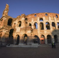 Begini penampakan Colosseum sekarang ini. Bahkan pada Hari Minggu, Colosseum sangat sepi pengunjung. Foto: Andrew Medichini/AP