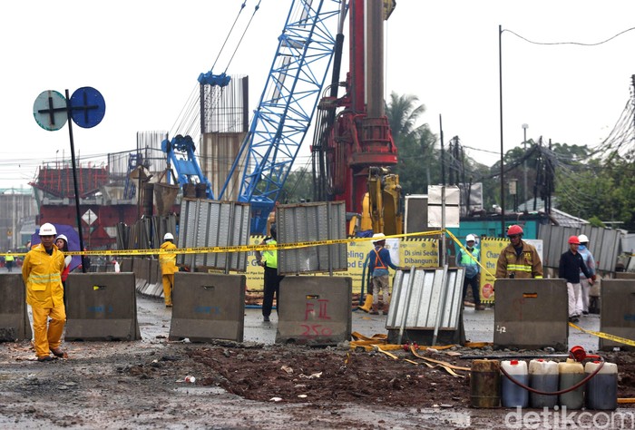 Suasana Terkini Kebocoran Pipa Gas PGN di Cakung Pipa gas Perusahaan Gas Negara (PGN) di Jl Raya Bekasi, Cakung, Jakarta Timur mengalami kebocoran imbas pengeboran di lokasi proyek tol.