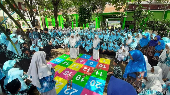 Serunya Edukasi Corona Dengan Main Ular Tangga Di Mts Negeri 6 Malang