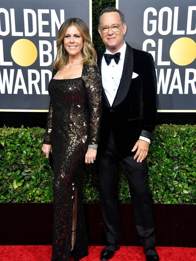 Tom Hanks diketahui mengoleksi mesin tik jadul yang jumlahnya kini sudah mencapai ratusan. Tak hanya mengumpulkan koleksi, dia juga sangat paham dengan setiap mesin tik yang dimilikinya. Aktor legendaris ini bahkan masih menggunakan beberapa koleksinya untuk mengetik. Foto: Stewart Cook/Getty Images