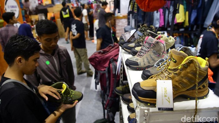Gelaran Indofest 2020 mulai digelar hari ini di JCC. Para pengunjung pun antusias mendatangi pameran yang bertema Indonesia, The Greatest Outdoor tersebut.
