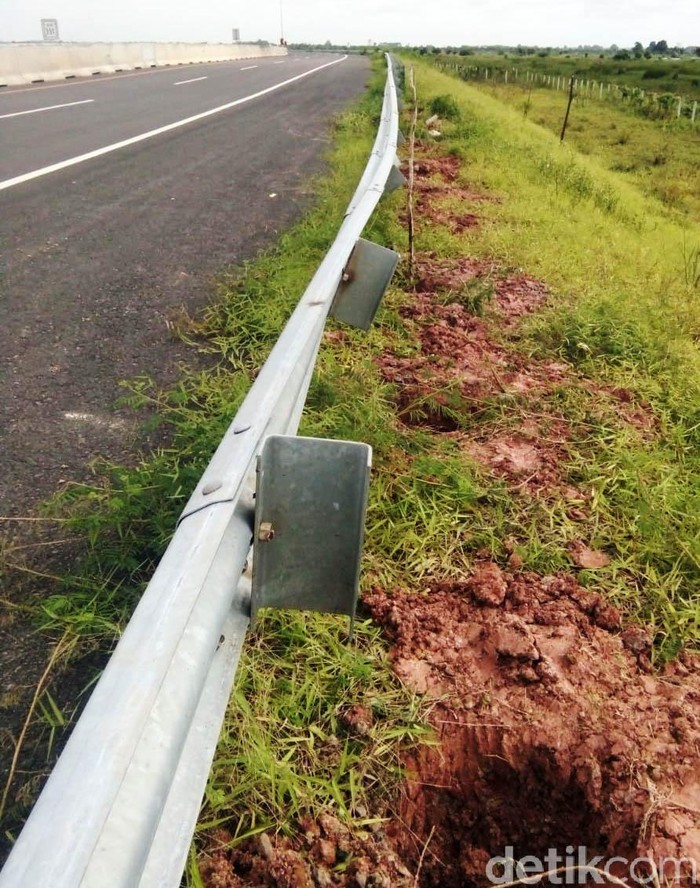 Tiang pagar Tol Palembang-Kayu Agung di Sumatera Selatan hilang dicuri jelang peresmian.