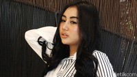 Ia pun berkali-kali tersandung masalah karena penampilannya tersebut. Pool/Noel/detikFoto.