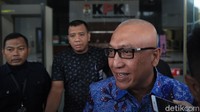 Nggak, tanya dalam aja, bukan saya, karena saya mau kawin lagi soalnya, hehehe. Saya mau kawin lagi, kata Tagop Sudarsono.