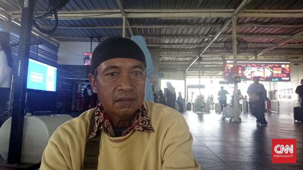 Penumpang KRL Hadapi Risiko Corona: Berjuang Sendiri