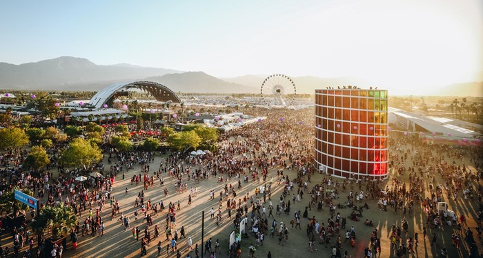 Coachella Valley di California Penyebaran COVID-19 yang terus meluas ke berbagai negara di dunia membuat sejumlah acara dibatalkan maupun ditunda. Festival apa saja yang terdampak corona?