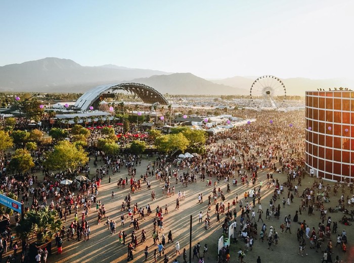 Coachella Valley di California Penyebaran COVID-19 yang terus meluas ke berbagai negara di dunia membuat sejumlah acara dibatalkan maupun ditunda. Festival apa saja yang terdampak corona?