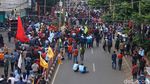 Blokade Jalan, Buruh dan Mahasiswa Tolak RUU Omnibus Law