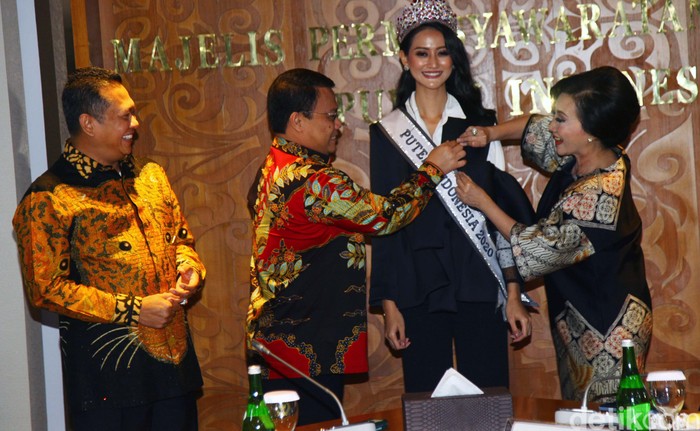 Bamsoet didampingi wakil pimpinan MPR saat menerima Finalis Putir Indonesia 2020