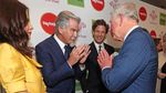 Awkward Moment! Saat Pangeran Charles Lupa Tak Boleh Salaman