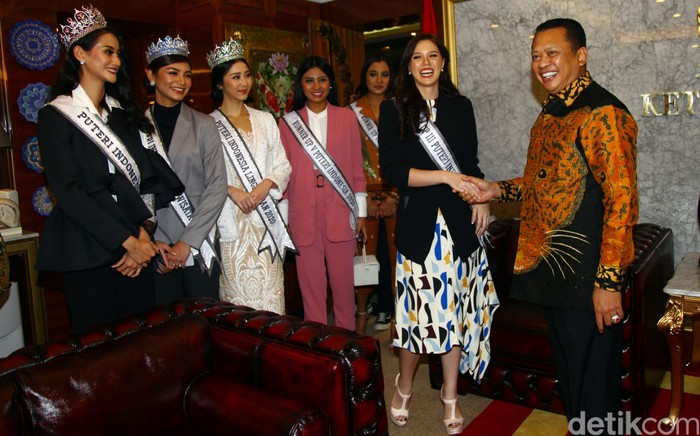Bamsoet didampingi wakil pimpinan MPR saat menerima Finalis Putir Indonesia 2020