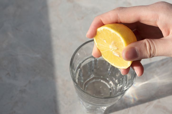 khasiat sehat minum air lemon