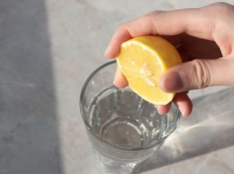 khasiat sehat minum air lemon