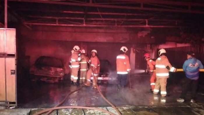 Mobil warga Pulogadung, Jaktim terbakar di garasi