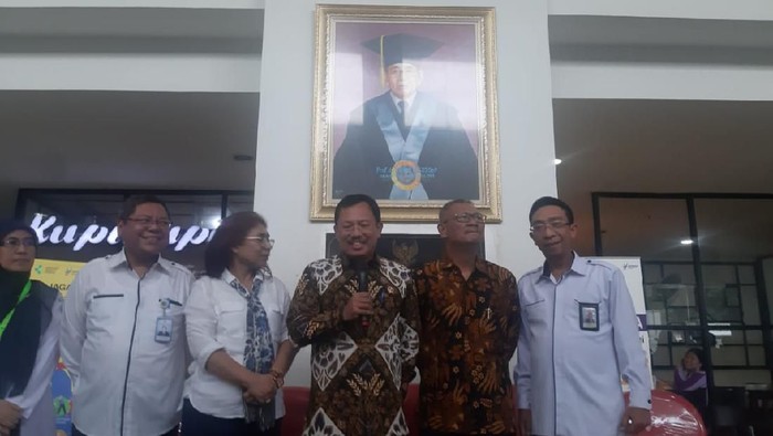 Menkes Terawan dan Jubir Pemerintah untuk Virus Corona Achmad Yurianto di RSUP Persahabatan. (Foto: Luqman/detikcom)