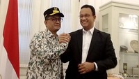 Meski pertemuannya hanya berlangsung sekitar 30 menit, namun Afin mengaku sangat berkesan. Mulai dari duduk di kursi kerjanya Anies Baswedan hingga diberi kenang-kenangan topi Gubernur DKI Jakarta.