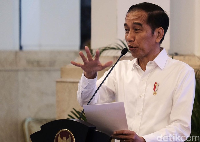 Presiden Joko Widodo (Jokowi) membuka musyawarah nasional IX Himpunan Kerukunan Tani Indonesia (HKTI) di Istana Negara, Jakarta, Kamis (12/3/2020). Jokowi cerita minum jamu 3 kali sehari karena ada wabah virus Corona.