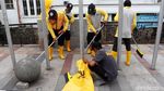 Jelang Festival Asia Afrika, Trotoar di Pusat Kota Bandung Dibersihkan