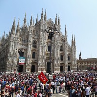 Ke Milan, Italia, tak lengkap bila tidak menyempatkan waktu ke Piazza del Duomo. Foto: Dean Mouhtaropoulos/Getty Images