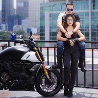 Ari Wibowo yang merupakan adik aktris Ira Wibowo menikahi Inge pada 2006. Dari pernikahan tersebut, mereka telah dikaruniai dua putra, Kenzo Wibowo dan Marco Wibowo. (Foto: Instagram/@charles_splazz)