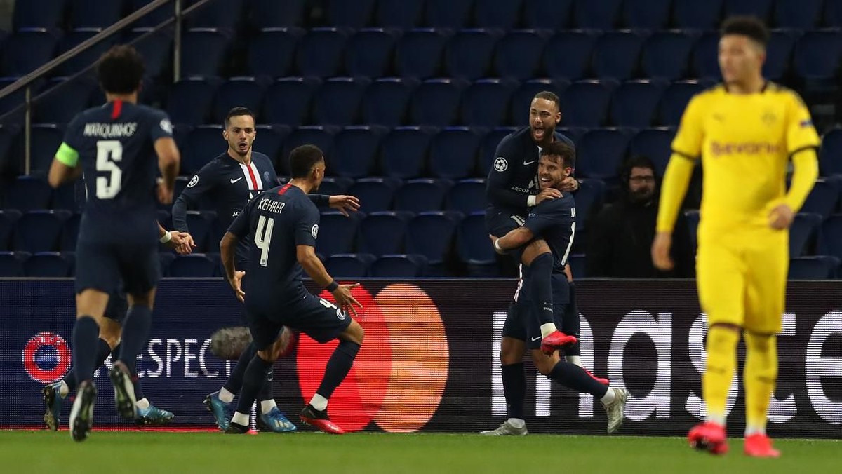 Gelandang PSG Ander Herrera menolak menyalahkan aksi rekan-rekan setimnya yang mengolok-olok selebrasi gol Erling Haaland (Borussia Dortmund). Foto: UEFA via Getty Images/UEFA - Handout