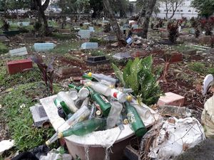 Kata Pihak RT soal Viral Kuburan di Depok Jadi Tempat Dangdutan