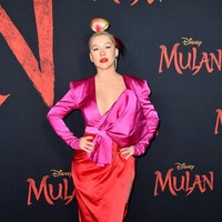 Pemutaran perdana film Mulan versi live-action berlangsung di Dolby Theatre, Hollywood, AS, belum lama ini. Meski dibayangi teror virus corona, premier tersebut tetap meriah dengan kehadiran para bintangnya. Tanpa terkecuali Christina Aguilera. (Foto: Getty Images)