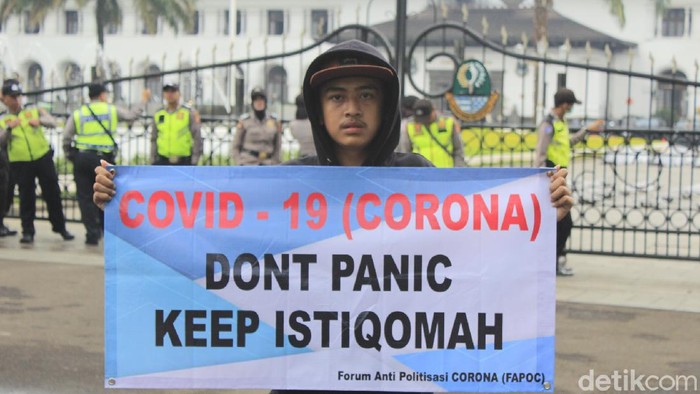 Warga mengkritisi kebijakan Ridwan Kamil soal Jabar Siaga Satu Corona