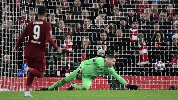 Adrian membuat dua blunder di dua laga penting Liverpool.