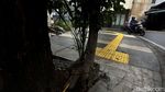 Mengenal Garis Kuning Penunjuk Jalan untuk Tuna Netra di Trotoar