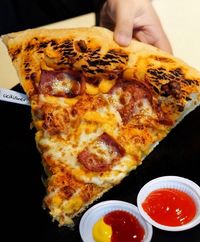 Yuk! Ngemil 'Sliced Pizza', Pizza Potongan yang Mantap di Sini