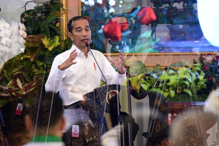 Masih terkait Corona, Jokowi mengaku menambah dosis mengkonsumsi jamu dari sehari sekali, menjadi 3 kali sehari. Istimewa/Dok. Biro Pers Setpres.