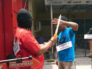 Rekonstruksi Pembacokan 3 Warga Serang, 45 Adegan Diperagakan