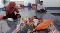 Menurut Tamsil, usai menjalani kemoterapi, Nurhanifa masih berulang kali melakukan pemeriksaan ke dokter, hingga kembali ditemukan adanya gejala tumor di tubuhnya.