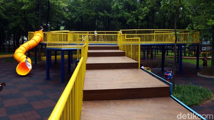 Pascarevitalisasi, Taman Puring dengan wajah baru kini makin eksis. Desain taman yang nyaman, ramah anak dan menarik menjadi sorotan tersendiri bagi masyarakat.