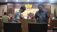 Sidang tersebut beragendakan mendengar keterangan para saksi.