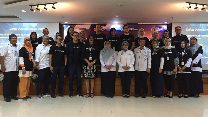 Pengangkatan 20 tenaga medis RSCM sebagai Duta Orang Baik. (Foto: Tiara/detikcom)