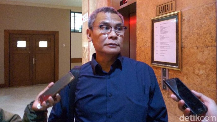 Anggota Komisi II DPR RI Johan Budi meninjau dua lokasi rawan bencana di Ponorogo. Yakni tanggul jebol di Desa Grogol, Kecamatan Sawoo dan pengungsi warga tanah gerak di Desa Tugurejo, Kecamatan Slahung.