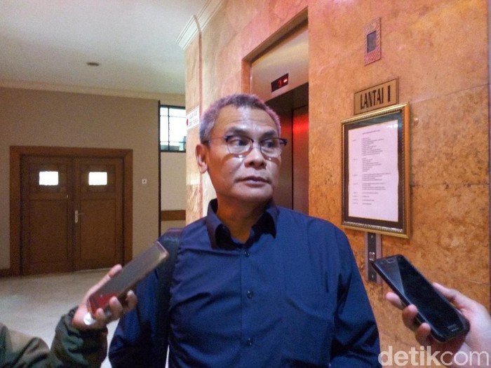 Anggota Komisi II DPR RI Johan Budi meninjau dua lokasi rawan bencana di Ponorogo. Yakni tanggul jebol di Desa Grogol, Kecamatan Sawoo dan pengungsi warga tanah gerak di Desa Tugurejo, Kecamatan Slahung.
