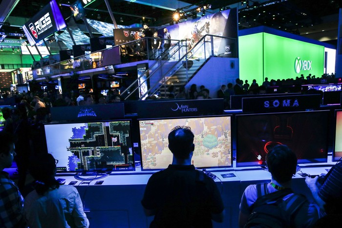 E3