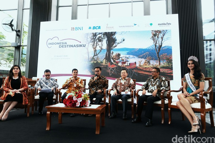 Indonesia Destinasiku Hadang Corona Lewat Sektor Pariwisata Program Indonesia Destinasiku diluncurkan di Jakarta. Diharapkan gerakan ini dapat memberi efek positif bagi sektor pariwisata Indonesia yang tengah menghadapi corona.