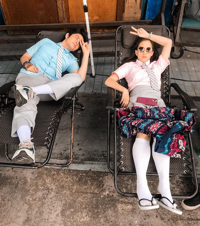 Inilah keseruan mereka saat di lokasi syuting. Dari film Mariposa ini tampak hubungan Angga dan Zara yang semakin dekat.  Foto: Instagram
