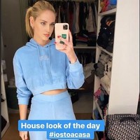 Chiara Ferragni sendiri saat ini mengkarantina dirinya dan keluarganya seiring dengan lockdown yang terjadi di Italia. Foto-foto Instagramnya yang biasanya memperlihatkan penampilannya saat liburan atau datang ke acara fashion, kini diisi dengan foto dirinya di rumah. Foto: Instagram