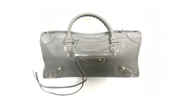 Tas Balenciaga hingga Jam Tangan Rolex Eks Bupati Talaud Dilelang KPK