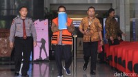 Saat ditetapkan sebagai tersangka, KPK menduga gratifikasi yang diterima Zainal Abidin dan Mustofa Kemal Pasha Rp 3,7 miliar. Dalam proses penyidikan, jumlah gratifikasi yang ditemukan bertambah hingga mencapai Rp 34 miliar.