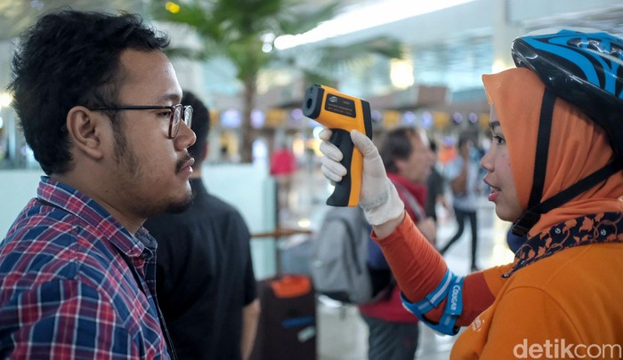 Sebagai salah satu jalur keluar-masuknya orang dari dan ke Indonesia, Bandara Soekarno-Hatta mempersiapkan pencegahan dari virus corona.